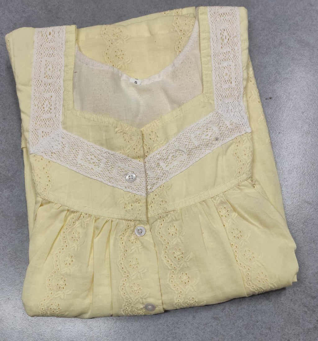 Hacoba Pleated, With Pockets, Half Open Small Printed Nighty