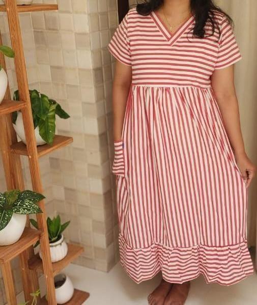 Cotton Pleated, Side zip, Pockets, Back A-line, Side elastic Medium Printed Maternity Wear