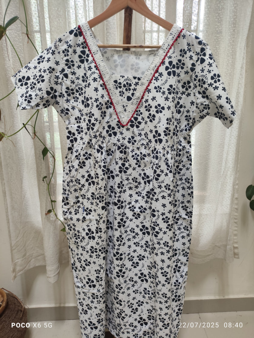 Bantex Pleated, With Pockets, Back A-line, Side elastic Medium Printed Frock Nighty