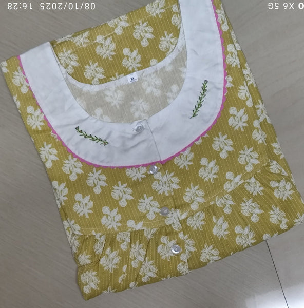 Hacoba Pleated, With Pockets, Half Open Xlarge Printed Nighty