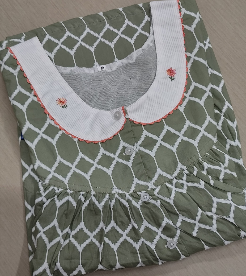 Bantex Pleated, With Pockets, Half Open Medium Printed Nighty
