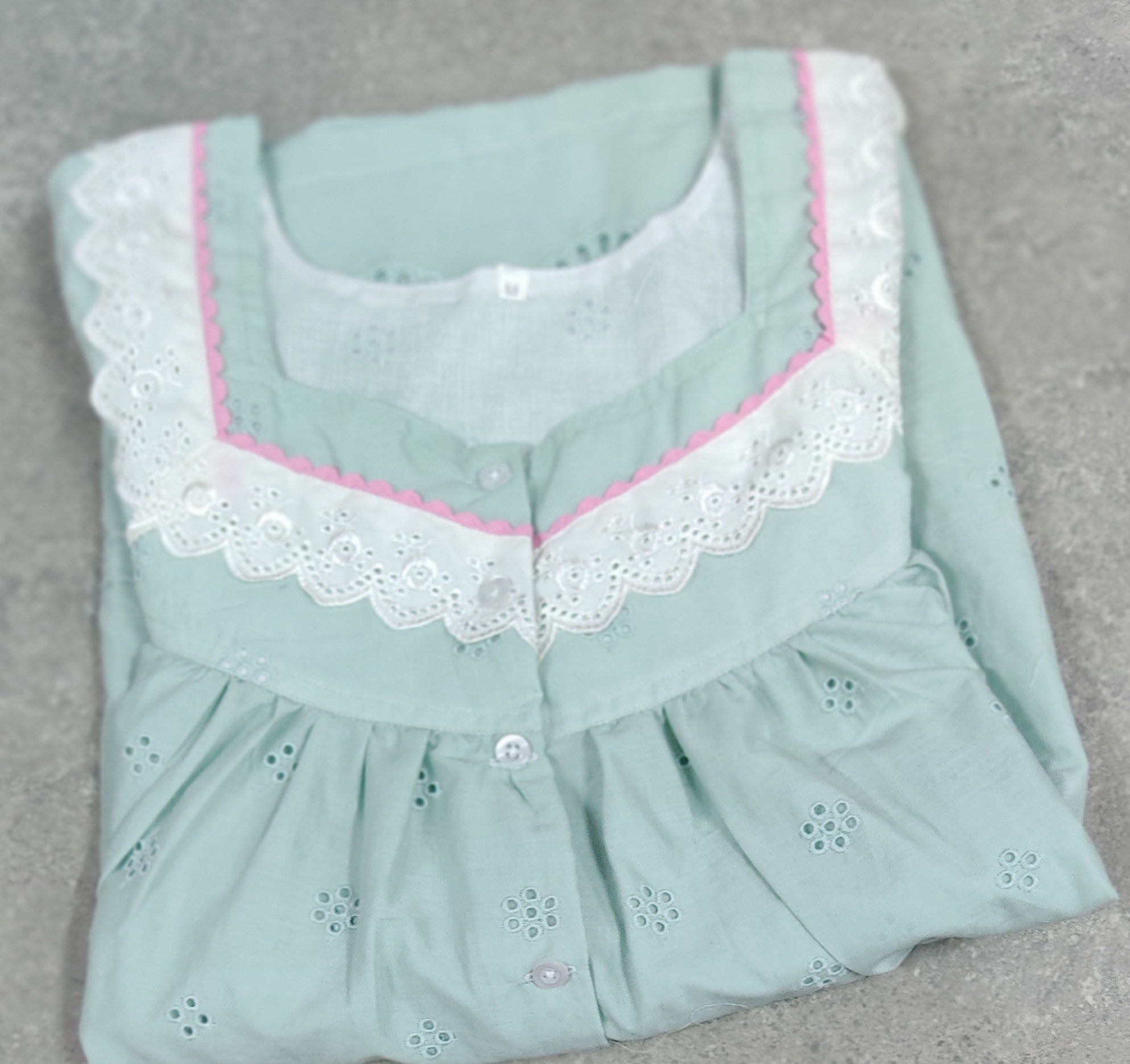 Hacoba Pleated , With Pockets, Half Open Medium Printed Nighty