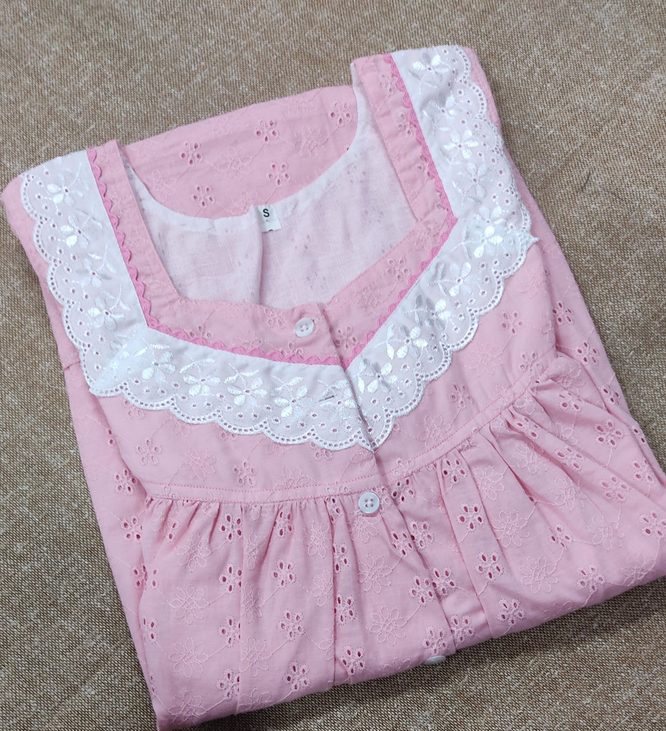 Hacoba Pleated , With Pockets, Half Open Small Printed Nighty