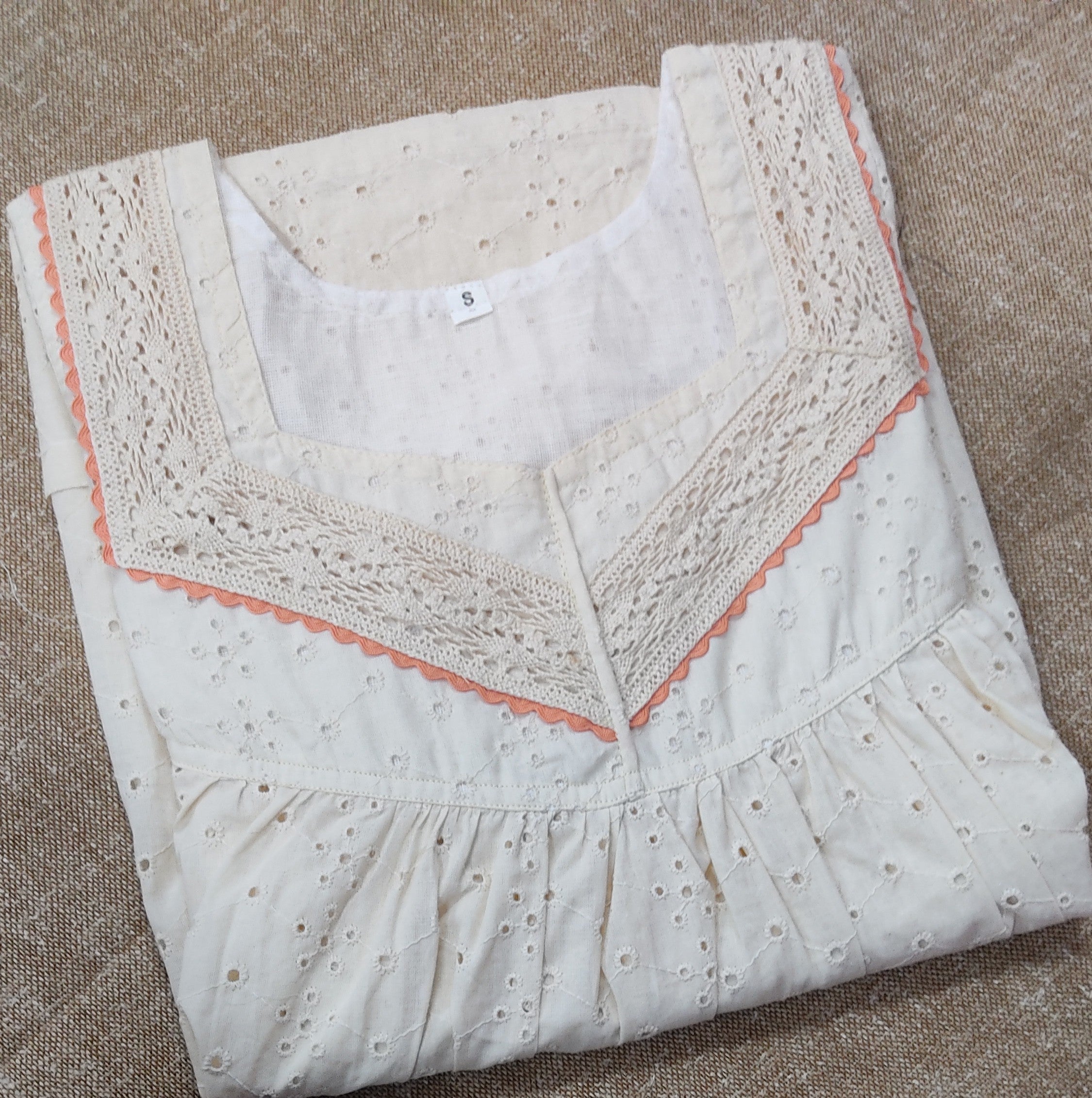 Hacoba Pleated , With Pockets, Half Open Small Printed Nighty