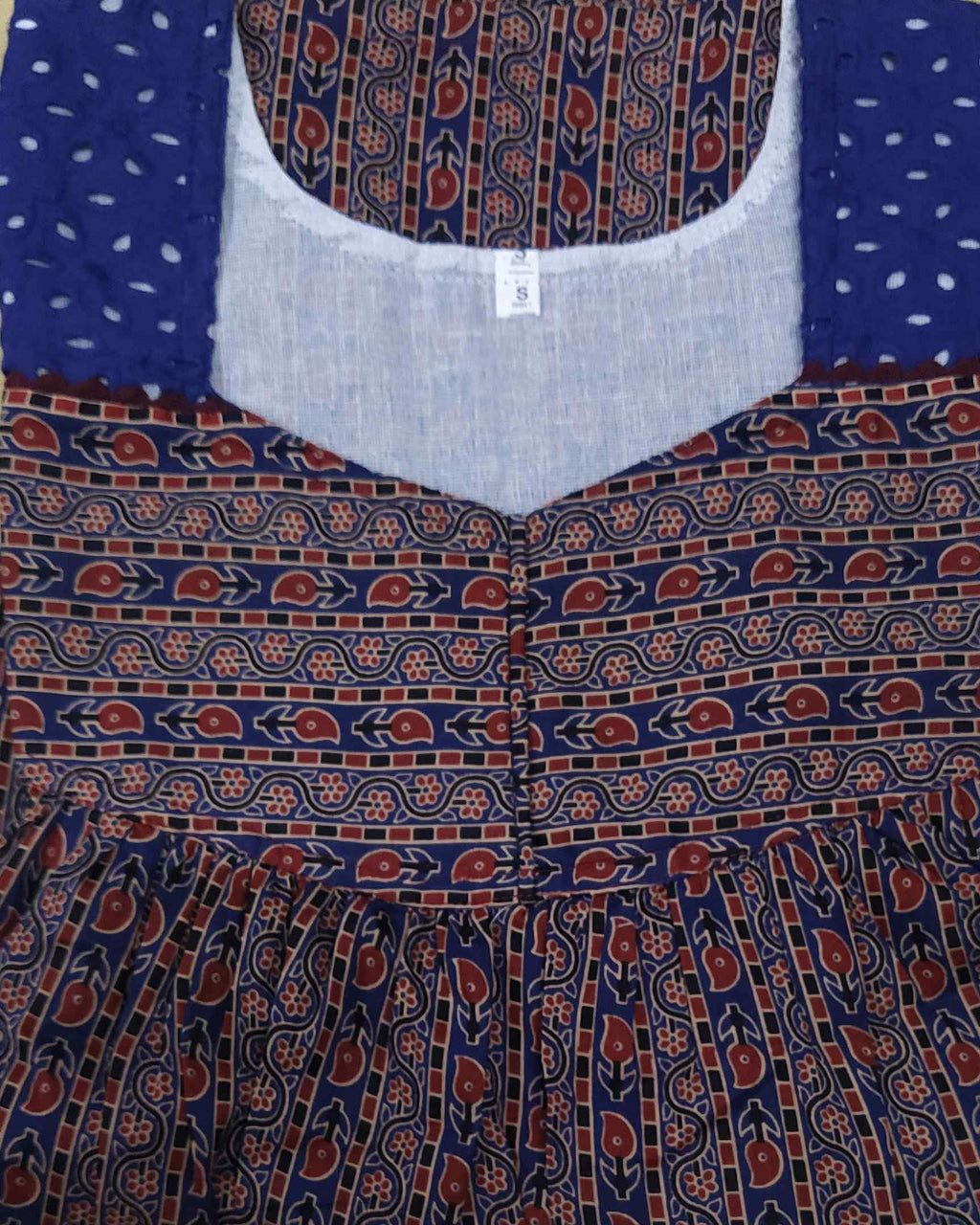 Soft Cotton With Pockets, Sleeveless , No Open Small Printed Nighty